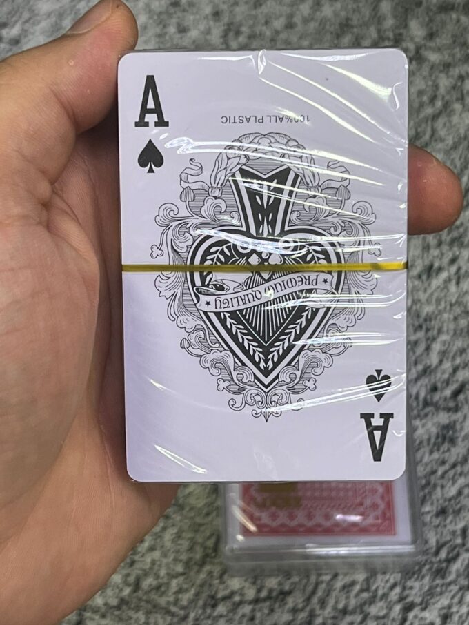 Карты игральные пластиковые «Lucky Gold»