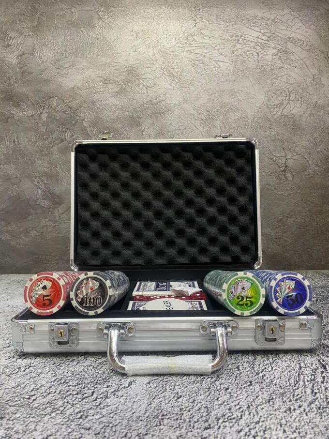 Покерный набор Premium Poker Royal Flush, 200 фишек, с номиналом в чемодане