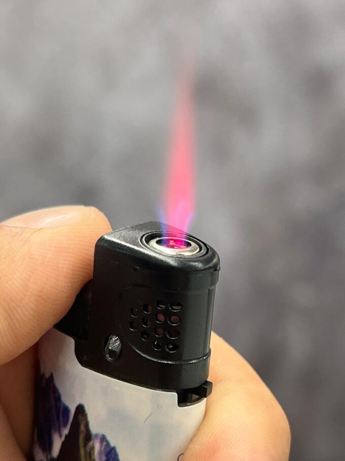 Газовая зажигалка турбо с фонарем (в блоке 50 шт) Артикул:Spark
