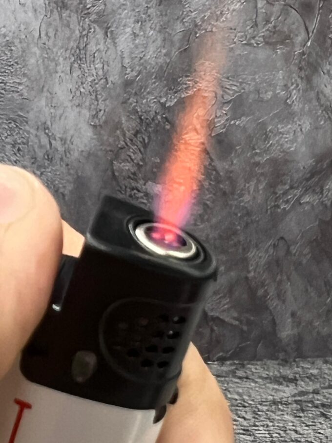 Газовая зажигалка турбо с фонарем (в блоке 50 шт) Артикул:Spark